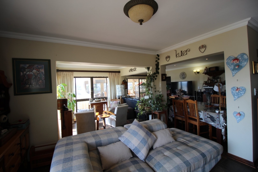 4 Bedroom Property for Sale in Lake Deneysville Free State